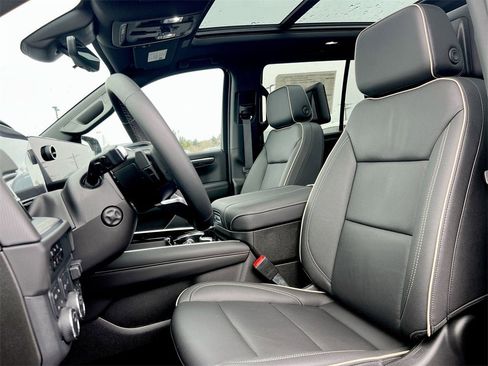 New 2025 Chevrolet Tahoe Premier image 17