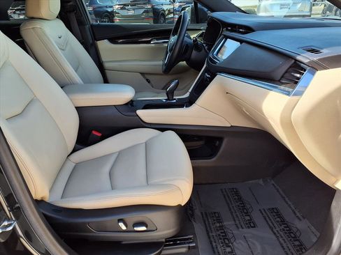 Used 2019 Cadillac XT5 FWD image 9