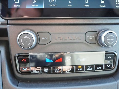 Used 2025 RAM ProMaster 2500 w/ Crew Van Package image 23