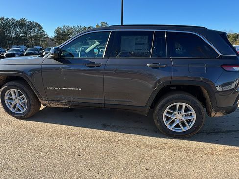 New 2025 Jeep Grand Cherokee Laredo X w/ Luxury Tech Group I image 11