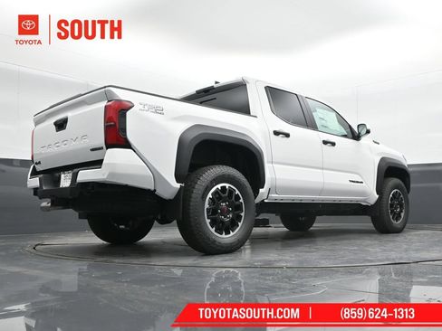 Used 2024 Toyota Tacoma TRD Off-Road w/ TRD Off Road Upgrade Package AWD/4WD image 41