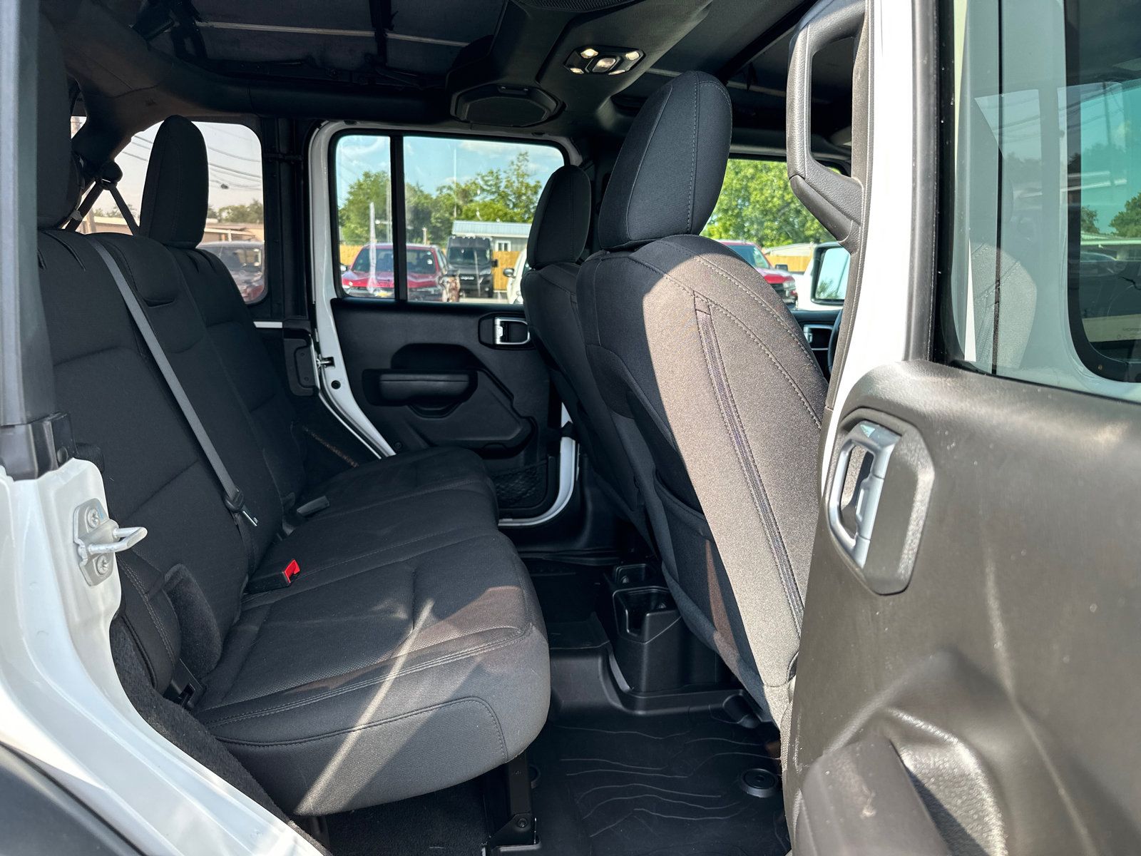 Used 2022 Jeep Wrangler Unlimited Sport AWD/4WD image 17