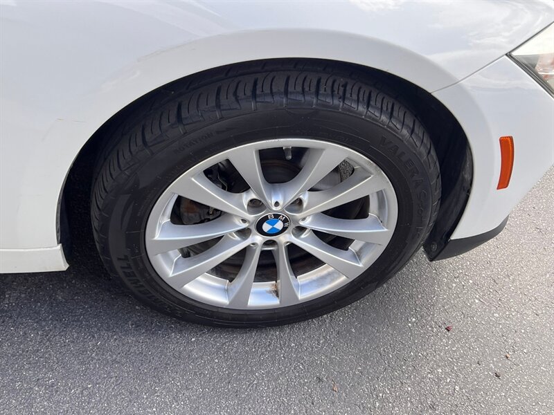 Used 2016 BMW 320i xDrive Sedan AWD/4WD image 10