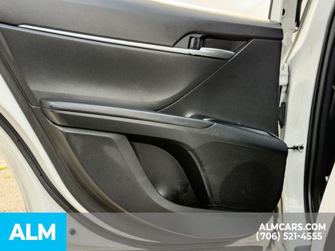 Used 2020 Toyota Camry SE FWD image 15