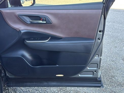 Used 2023 Toyota Crown Limited image 26