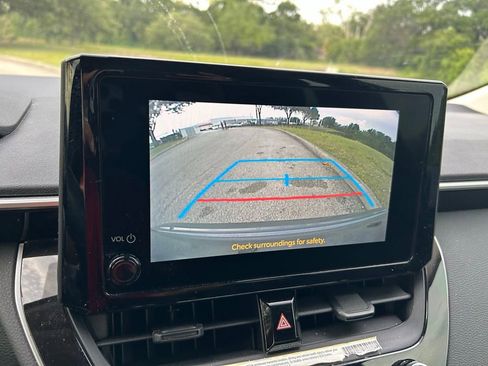 Used 2023 Toyota Corolla LE FWD image 23