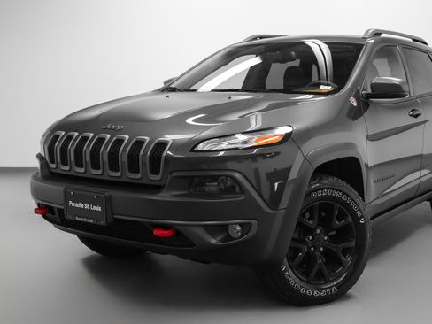Used 2015 Jeep Cherokee Trailhawk w/ Comfort/Convenience Group AWD/4WD image 7
