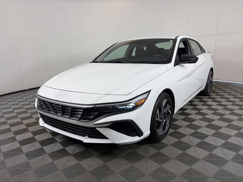 Certified 2025 Hyundai Elantra Sport FWD image 2