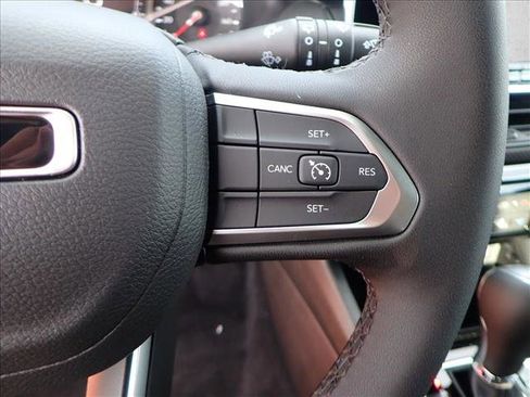 New 2026 Jeep Compass Latitude w/ Sun and Sound Group image 17