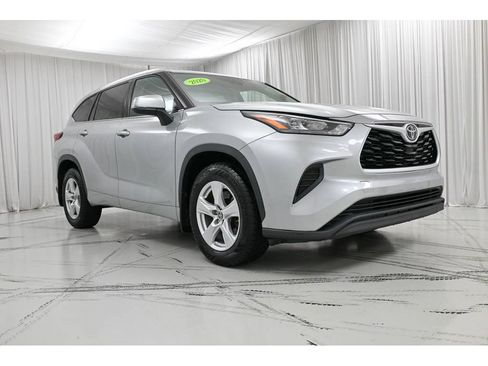 Used 2020 Toyota Highlander L AWD/4WD image 2