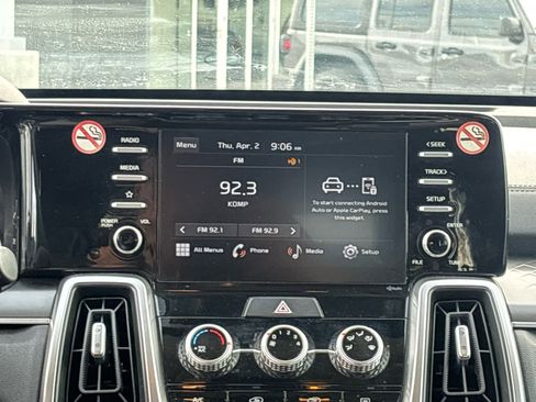 Used 2022 Kia Sorento LX image 11