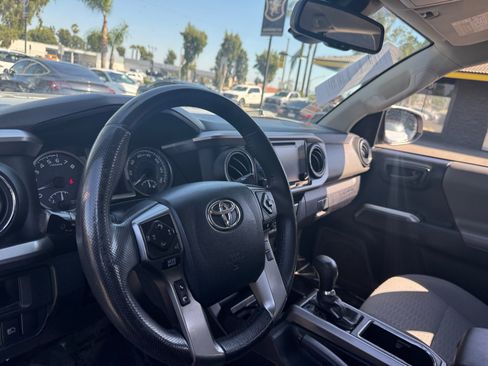 Used 2019 Toyota Tacoma SR5 RWD image 17