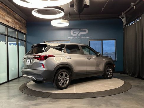 Used 2021 Kia Seltos LX image 3