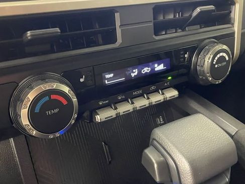 Used 2025 Toyota Tacoma SR5 AWD/4WD image 9