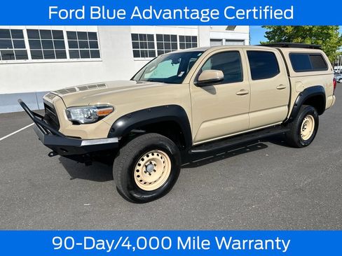 Used 2016 Toyota Tacoma TRD Off-Road w/ Premium & Technology Package AWD/4WD image 3