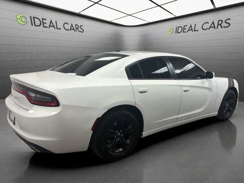 Used 2019 Dodge Charger SXT RWD image 5