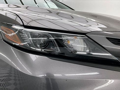 Used 2022 Toyota Camry SE image 29