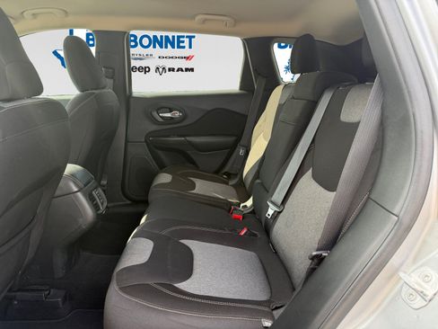 Used 2015 Jeep Cherokee Sport w/ Sport Appearance Group FWD image 21