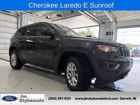 Used 2021 Jeep Grand Cherokee Laredo w/ Security & Convenience Group AWD/4WD image 16