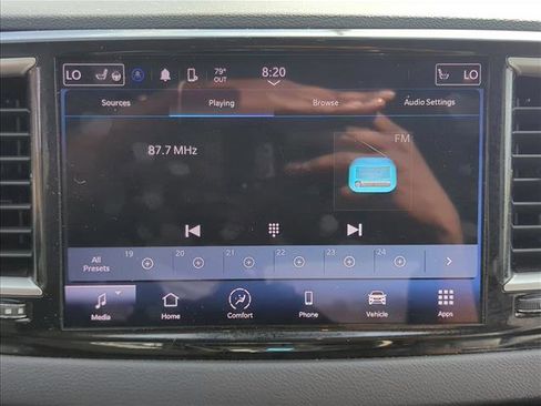 Used 2023 Chrysler Pacifica Touring-L image 13