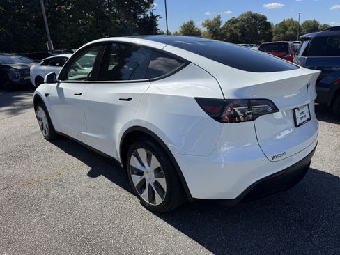 Used 2020 Tesla Model Y Long Range image 5