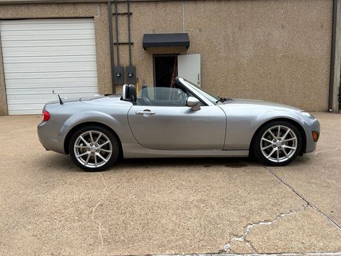 Used 2011 MAZDA MX-5 Miata Grand Touring w/ Premium Pkg RWD image 23