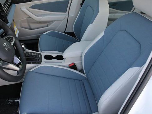 New 2026 Volkswagen Jetta SE FWD image 5