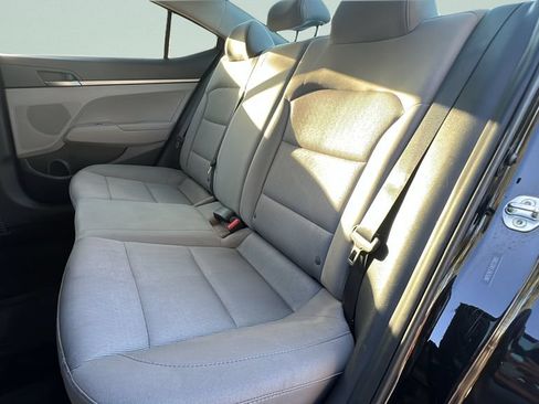 Used 2018 Hyundai Elantra SE FWD image 9
