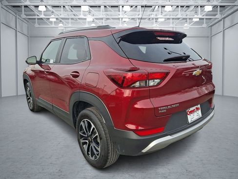 Used 2025 Chevrolet TrailBlazer LT image 3