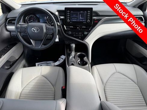 Used 2024 Toyota Camry SE image 13