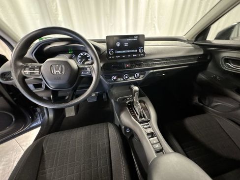 Used 2023 Honda HR-V LX image 16