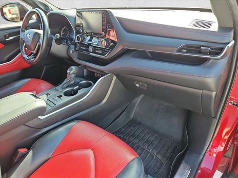 Used 2021 Toyota Highlander XSE FWD image 22