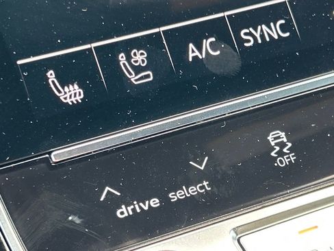 Used 2025 Audi RS Q8 performance image 53