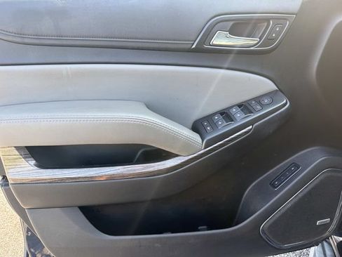 Used 2019 Chevrolet Suburban LT RWD image 20