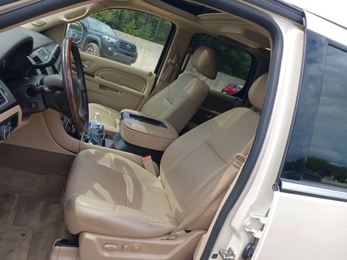 Used 2013 Cadillac Escalade Premium image 6