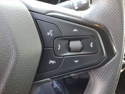 Used 2025 Chevrolet Trax LT FWD image 20