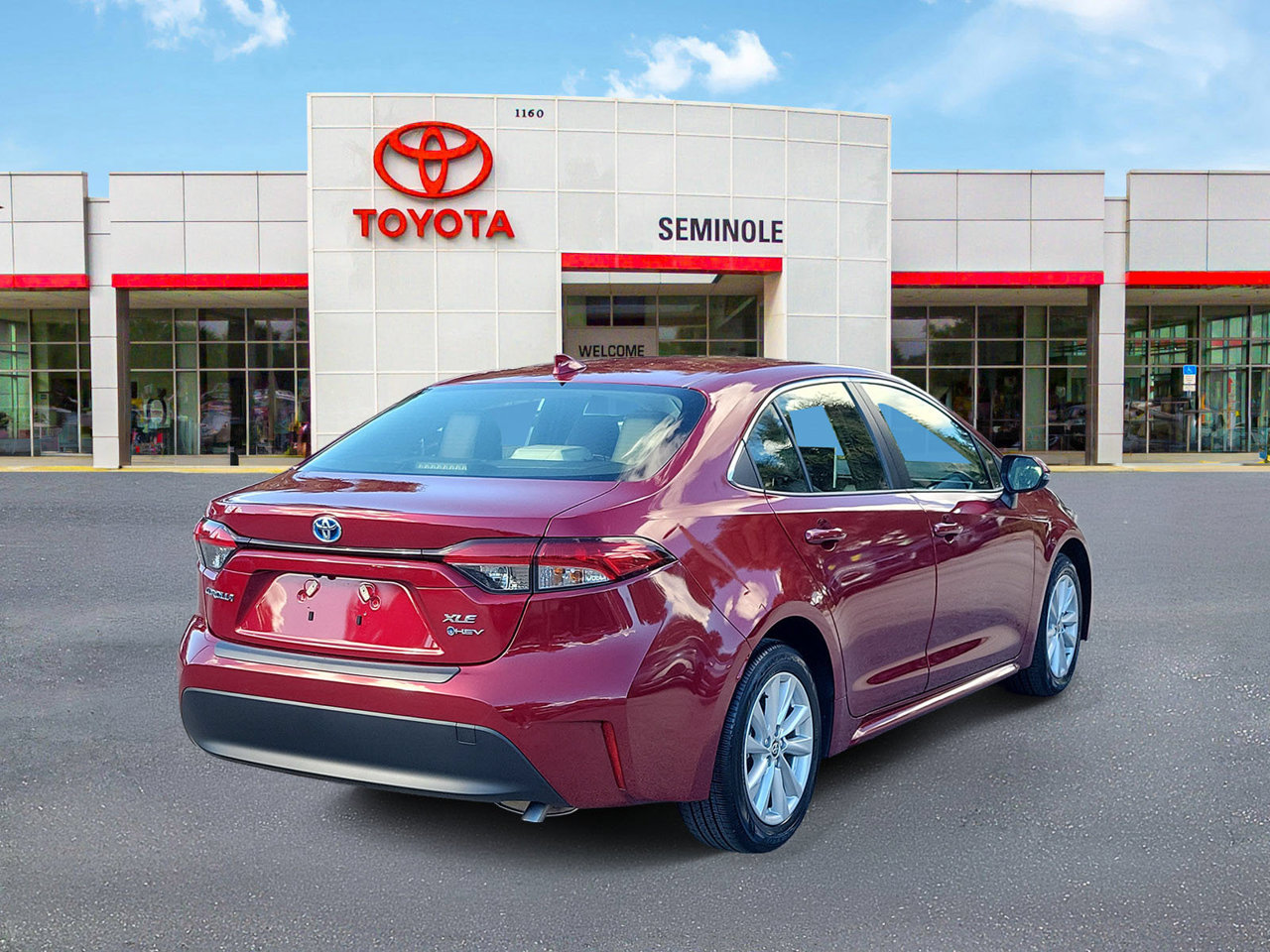 Used 2025 Toyota Corolla XLE FWD image 3