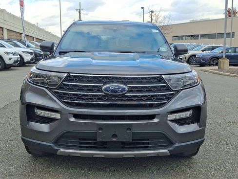 Used 2022 Ford Explorer XLT w/ Equipment Group 202A image 2