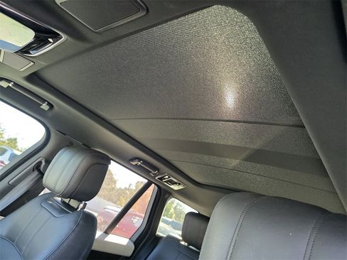 Used 2020 Land Rover Range Rover HSE image 12