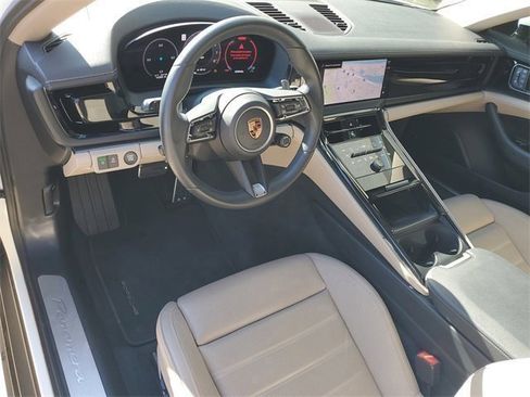 Used 2025 Porsche Panamera image 4