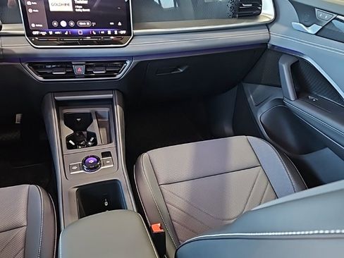 New 2026 Volkswagen Tiguan SE image 24