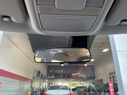 Used 2025 Kia Soul LX w/ LX Technology Package FWD image 16