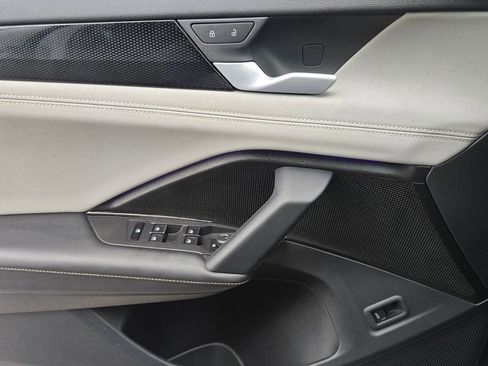 Used 2025 Volkswagen Tiguan SE R-Line image 26