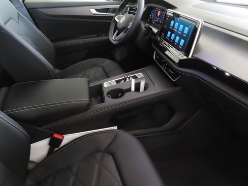 New 2026 Volkswagen Atlas Cross Sport SE image 25