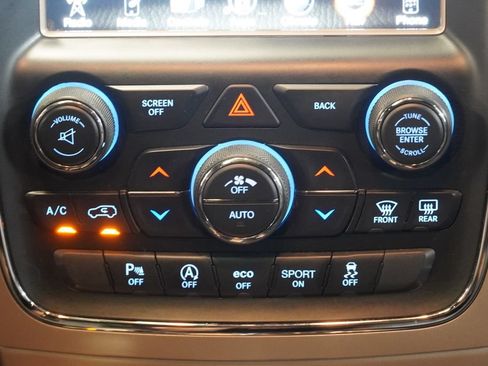 Used 2016 Jeep Grand Cherokee Limited AWD/4WD image 22