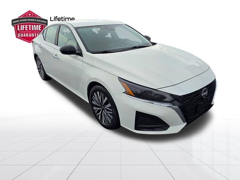 Certified 2025 Nissan Altima 2.5 SV FWD image 5