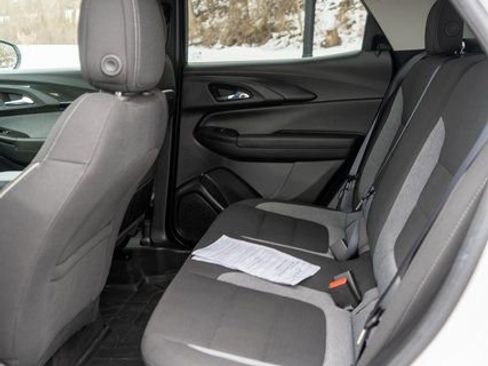 Used 2023 Chevrolet TrailBlazer LT w/ Convenience Package FWD image 12
