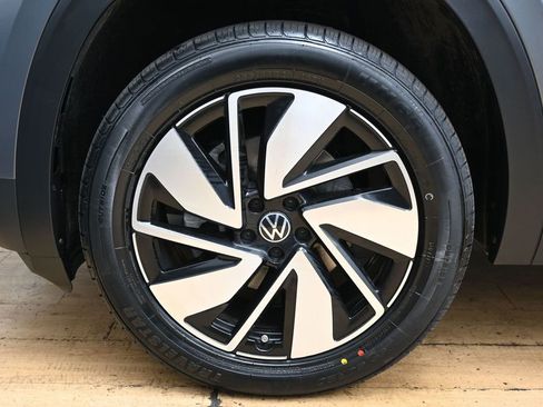 Used 2025 Volkswagen Atlas SE FWD image 11