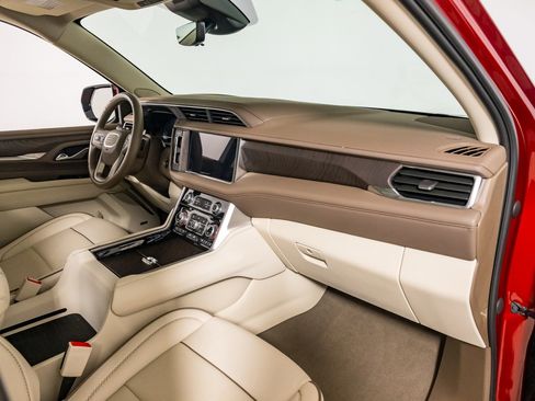 Used 2023 GMC Yukon Denali w/ Denali Reserve Package image 27