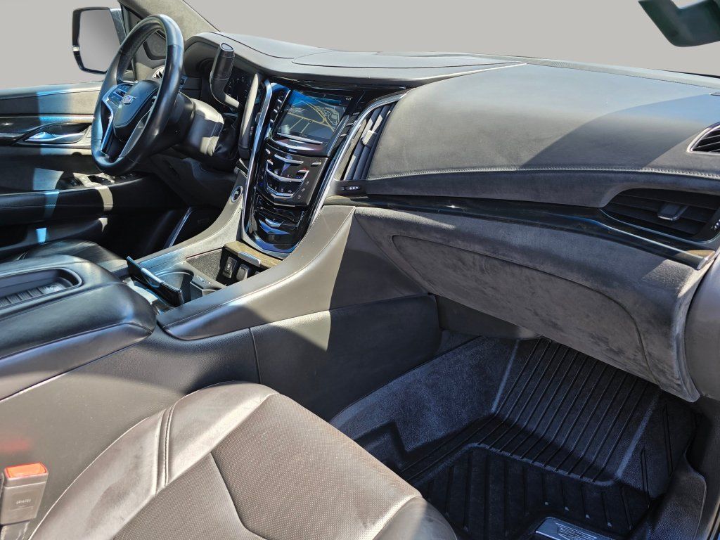 Used 2018 Cadillac Escalade ESV Platinum AWD/4WD image 32